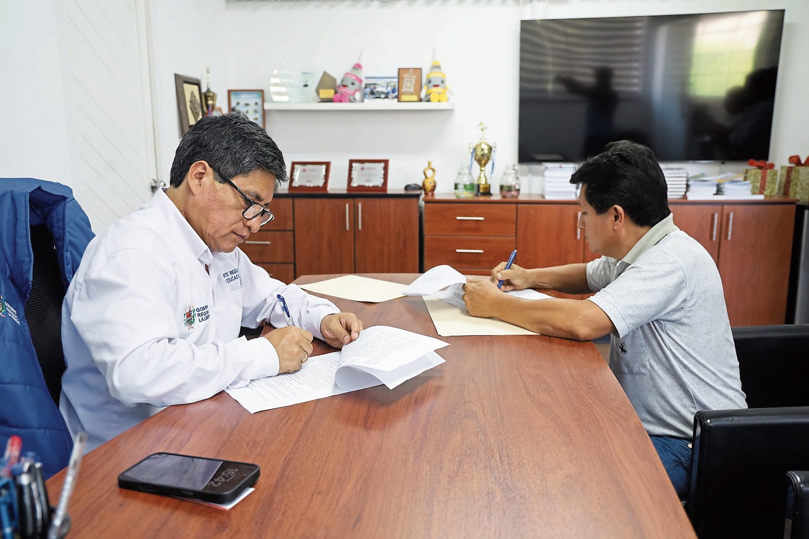 Docentes, administrativos y personal de apoyo laborarán en siete distritos de la región.