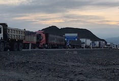 Nasca: huaicos paralizaron la Panamericana Sur y dejaron 20 kilómetros de vehículos varados