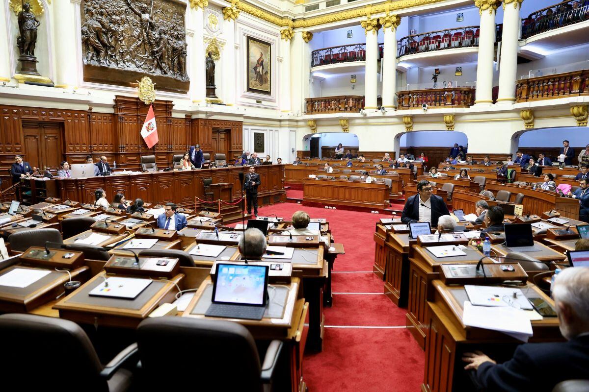 La bancada anunció que no participará en el proceso parlamentario y aseguró que mantendrá una postura independiente frente a las alianzas políticas. Foto: Congreso.