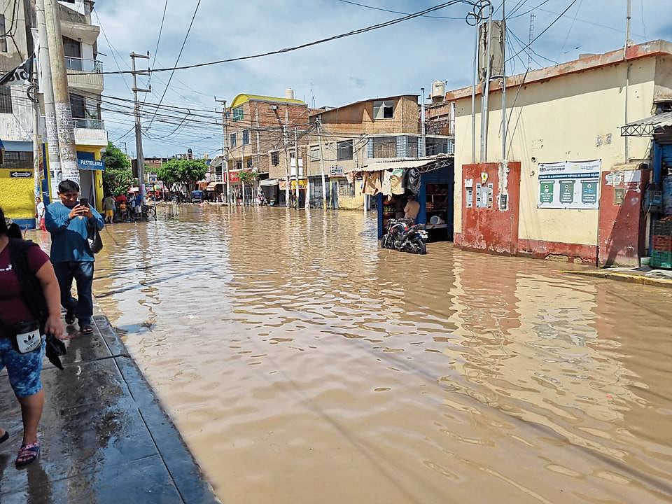 Una comisión del Colegio de Ingenieros también visitará las obras que se ejecutan en el río Reque para dar un pronunciamiento.