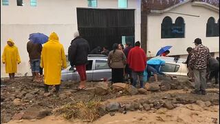 Varios vehículos se quedaron atrapados tras intensas lluvias en Arequipa