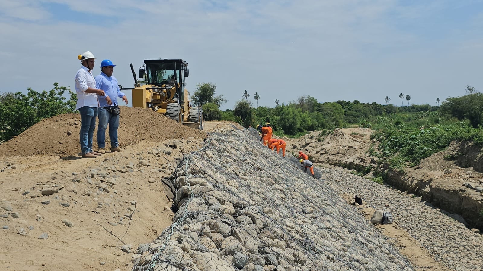 También se ejecutan los trabajos previos para la colocación de dos puentes modulares en esta provincia