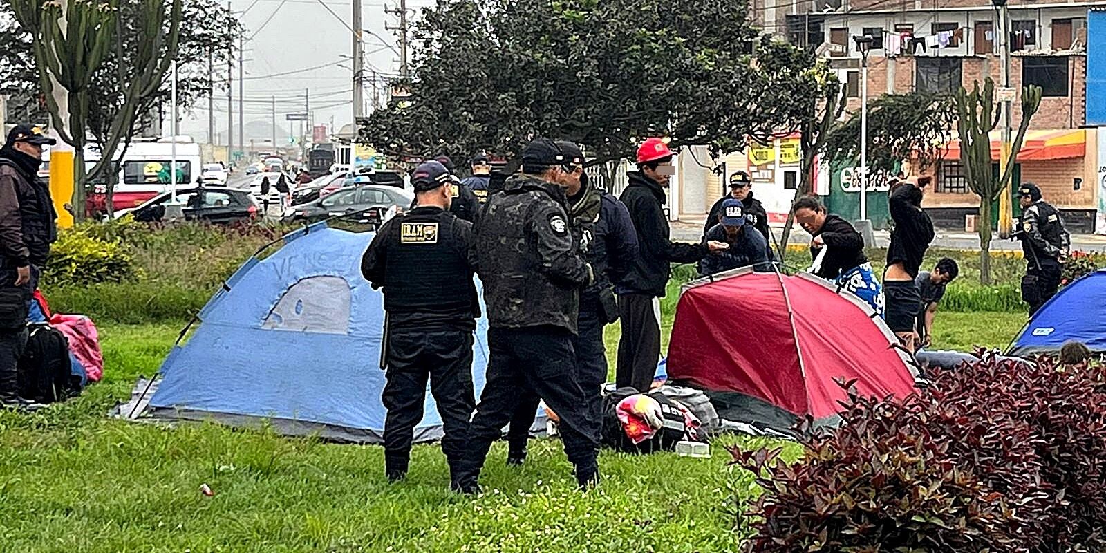 Serenos de la comuna de Trujillo ejecutaron un operativo y los retiraron del lugar recuperando de esta manera la tranquilidad y orden en la zona.