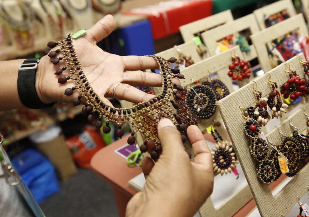 Hoy culmina Ruraq maki: Artesanos ofrecen artículos tradicionales a cómodos precios como regalos en esta Navidad
•