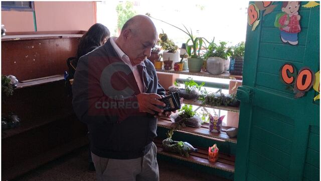Huancayo: Candidato pasa el susto de su vida al no hallar por unos minutos el DNI para votar (VIDEO)