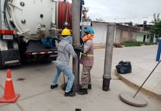 Piura: Hallan prendas de vestir y plástico en buzones de desagües en Chulucanas