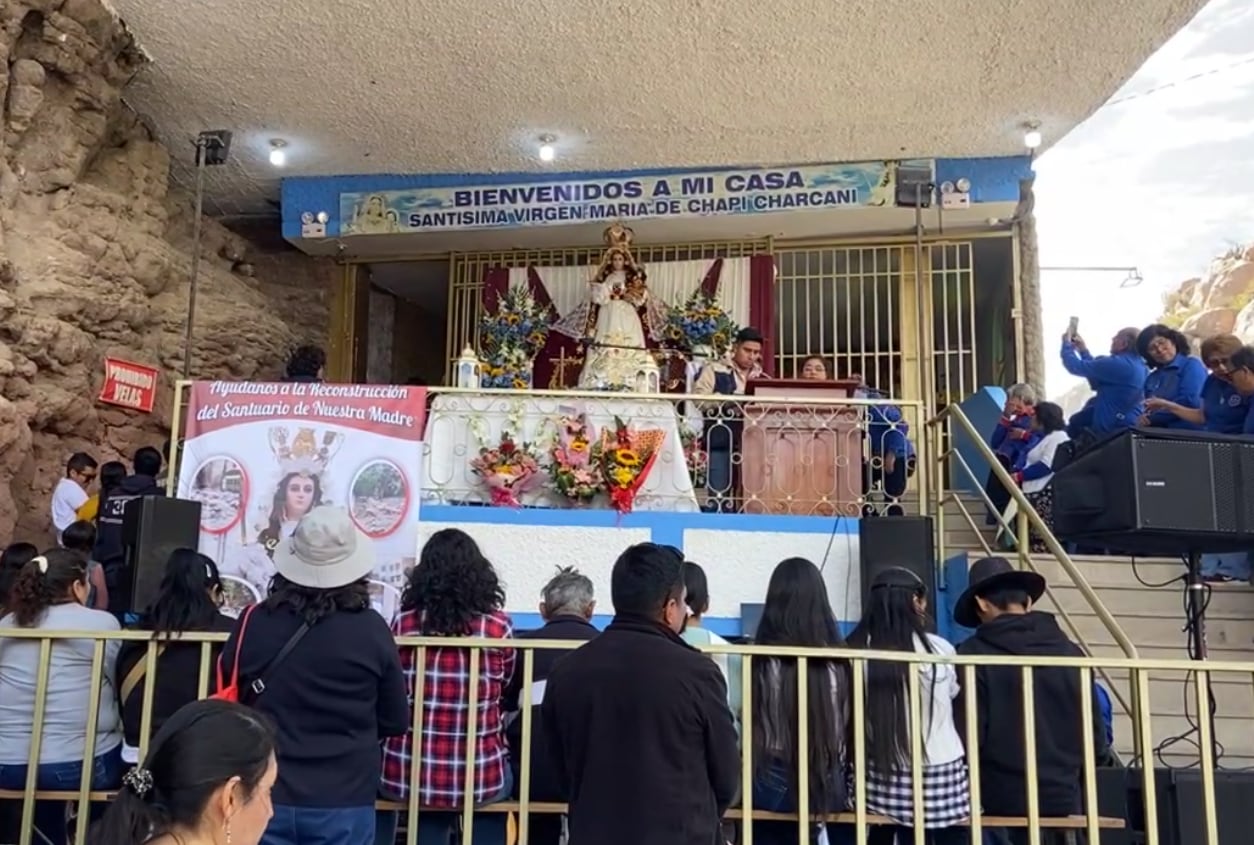 Miles de devotos buscan perdón, consuelo y bendición a la Virgen de Chapi en santuario de Charcani