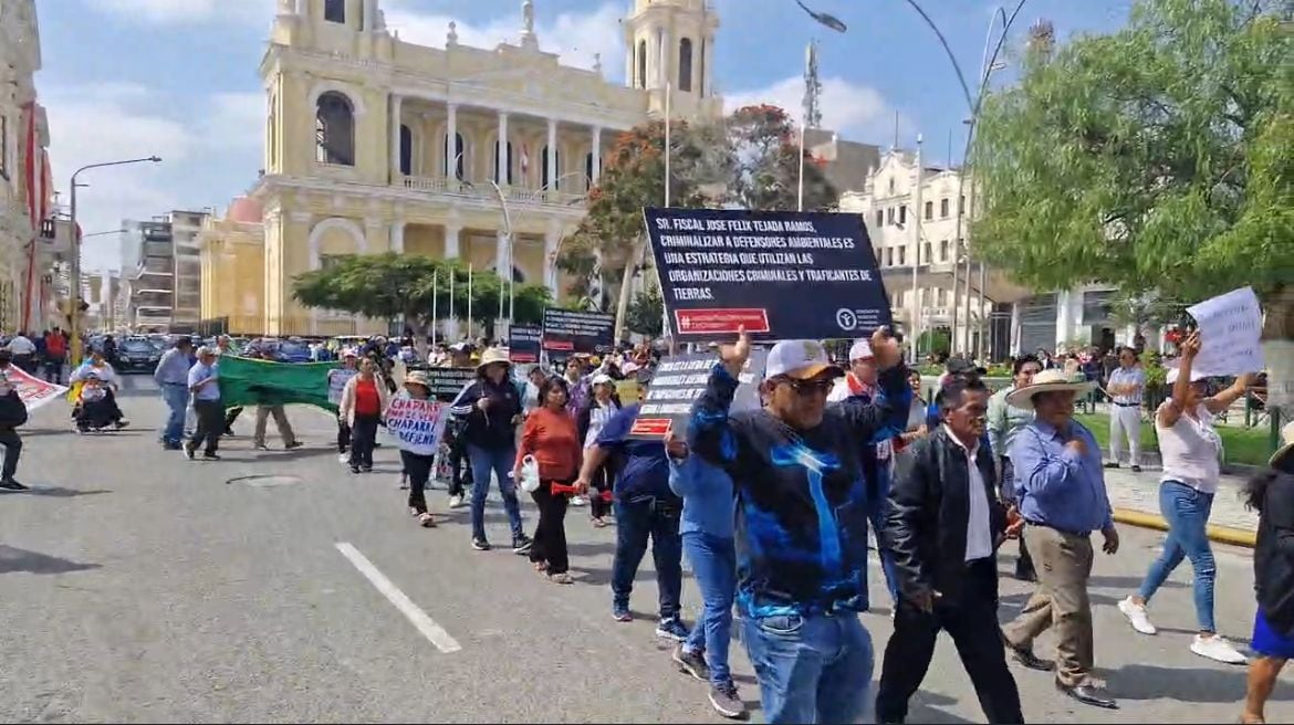 Comuneros recorrieron las calles del centro de Chiclayo.