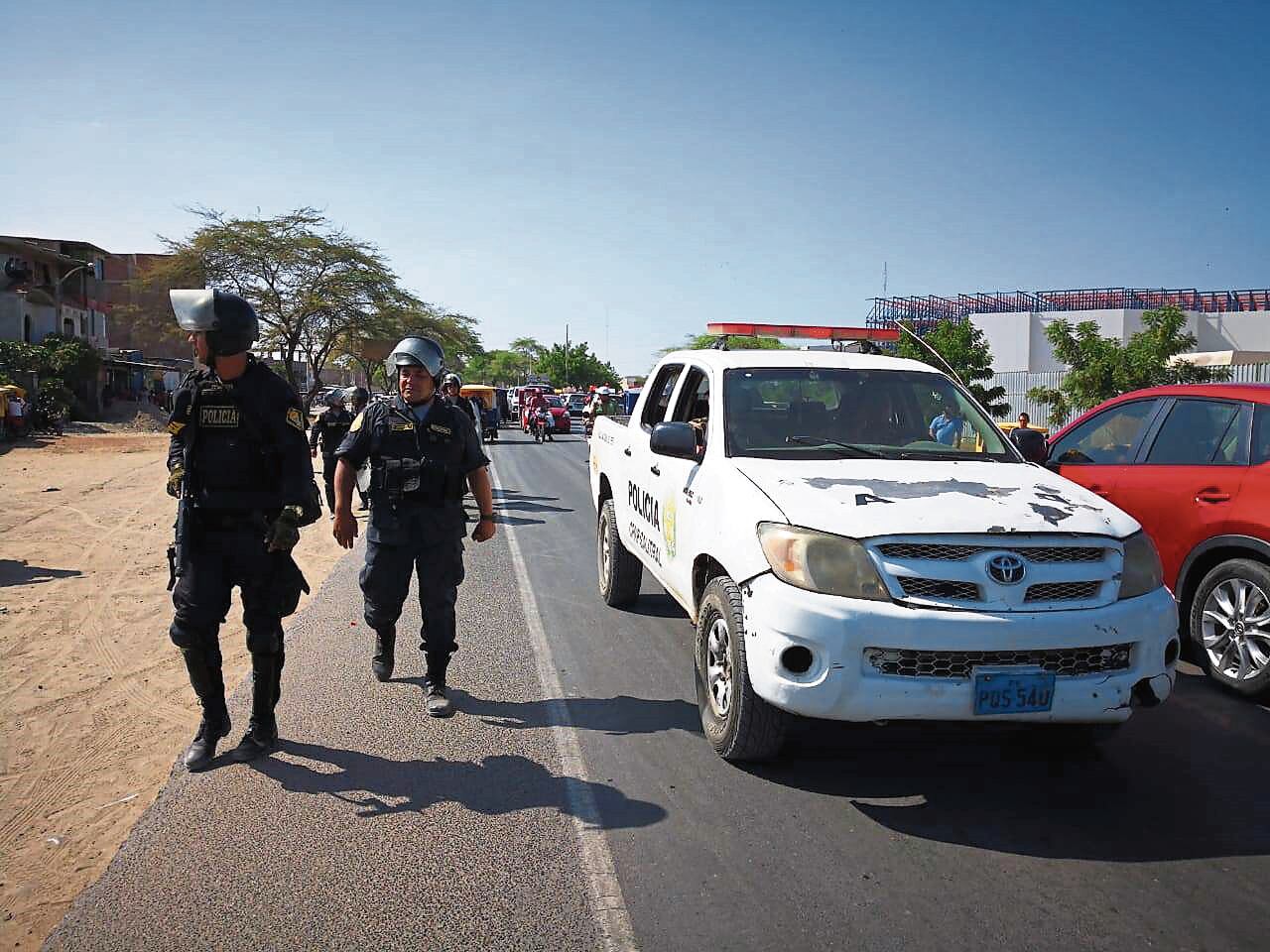 Los ladrones se hicieron pasar como pasajeros y amenazaron con pistolas y cuchillos a las víctimas para arrebatarles sus pertenencias