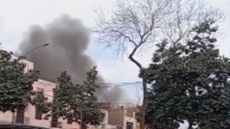 Rímac: Bomberos controlan fuerte incendio en una antigua casona