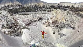 Volcán Misti: Arequipeño Julver Eguiluz y su equipo cruzaron el cráter sobre una cinta de 5 centímetros