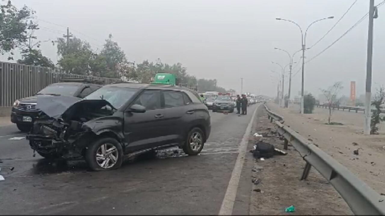 Debido al accidente, los dos carriles estuvieron cerrados, lo cual generó gran congestión vehicular en la autopista Ramiro Prialé.
(Captura: RPP)