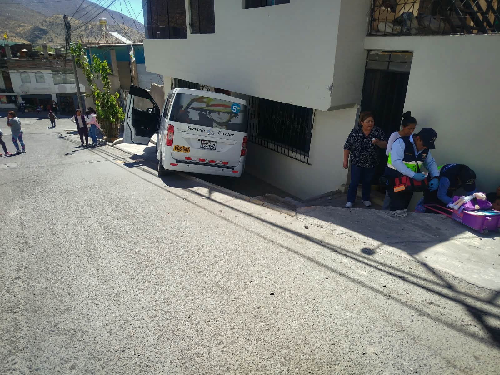 Arequipa: Movilidad escolar choca contra vivienda en Hunter y deja siete estudiantes heridos (VIDEO)