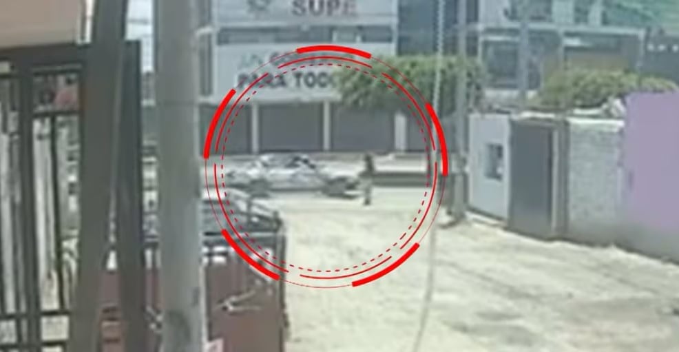 Cámaras de seguridad registraron a la menor subiendo al vehículo de su vecino.