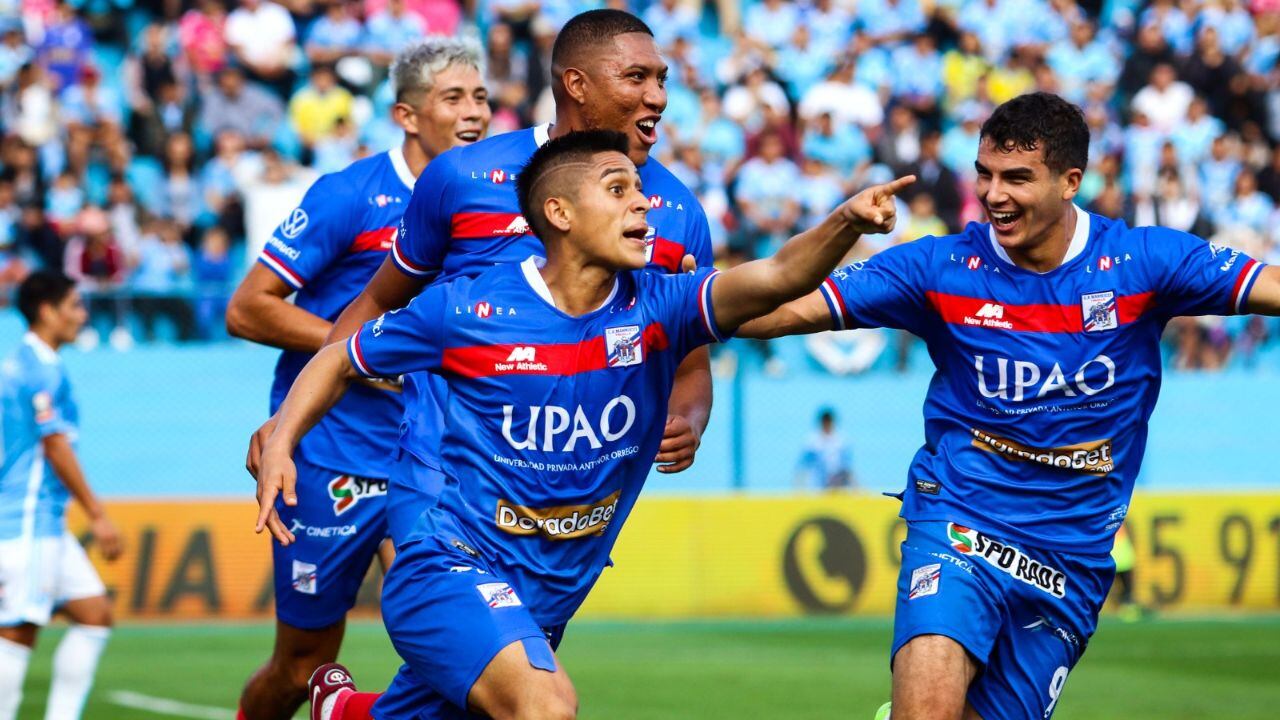 El lateral izquierdo del cuadro tricolor señaló que han trabajado muy fuerte en la semana para darle una alegría este fin de semana a la hinchada. (Foto: CAM)