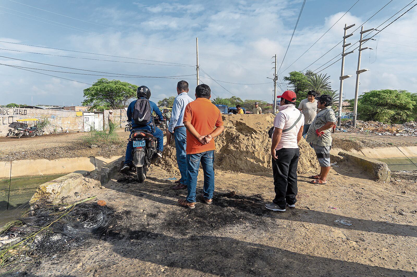 El paro se inició desde las 00:00 horas de ayer miércoles y lo suspendieron a las 2:00 de la tarde, después de llegar a un acuerdo con las autoridades. Amenazan con volver a protestar