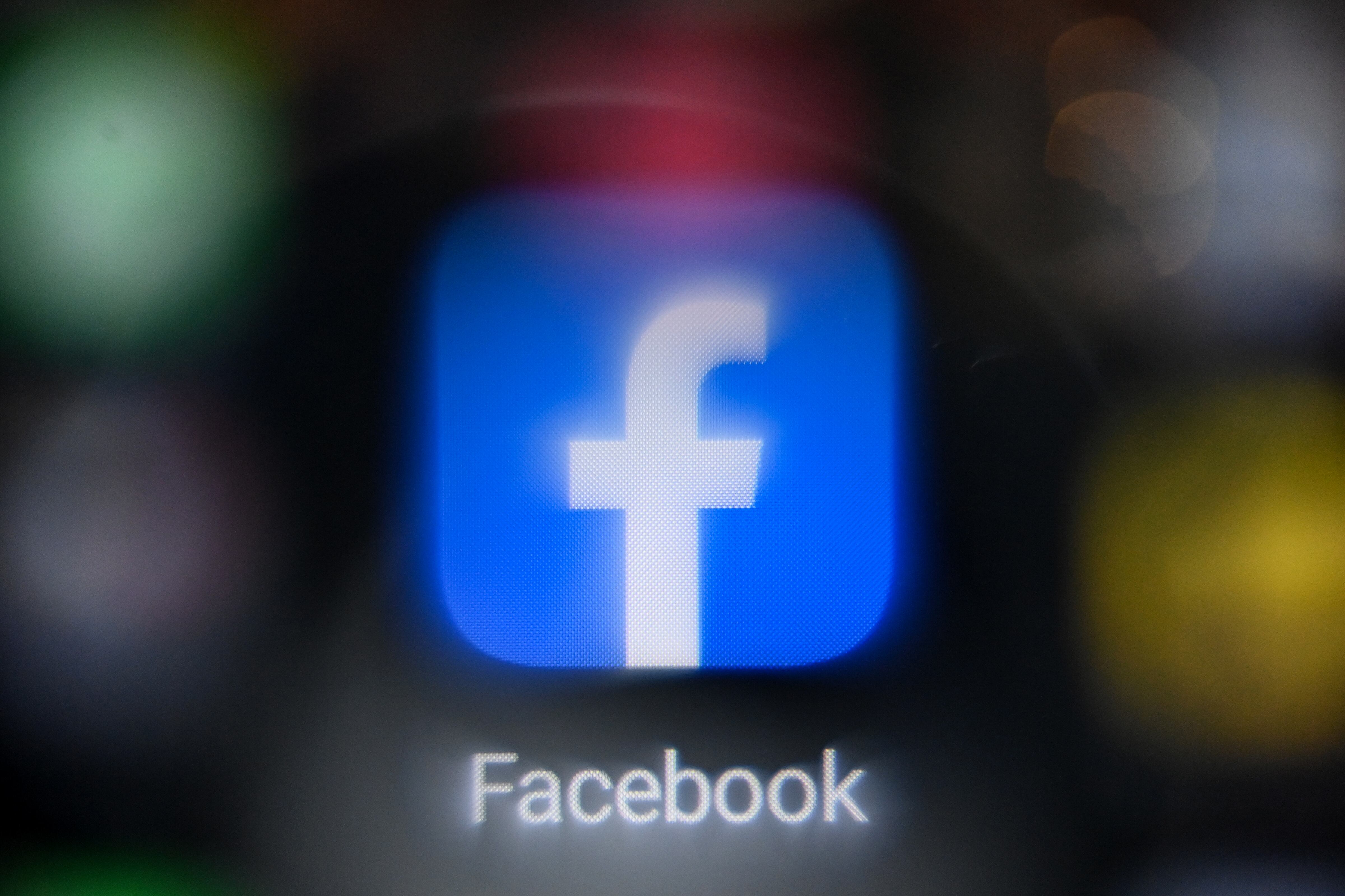 El logotipo de Facebook del servicio de redes sociales. (Foto de Kirill KUDRYAVTSEV / AFP)