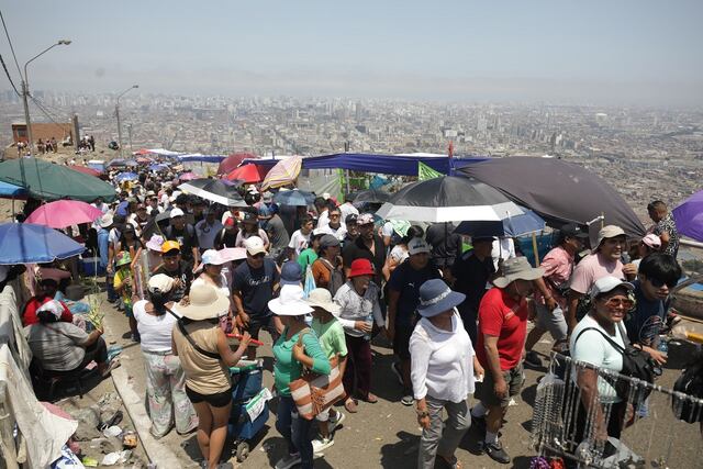 Gran afluencia de personas a pesar del intenso sol. (Foto: Britanie Arroyo/ @photo.gec)