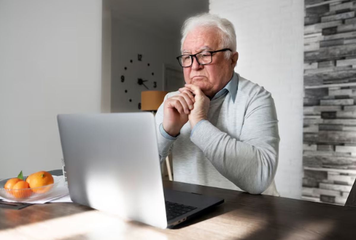 Especialistas del Sistema Privado de Pensiones explican que jubilarse no obliga a dejar de trabajar y detallan qué ocurre con los aportes y descuentos tras iniciar el retiro. (Foto referencial: Freepik)