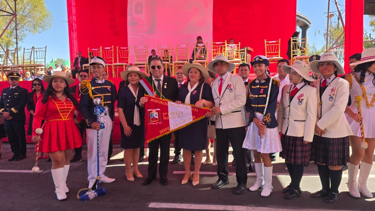 Primer puesto, secundaria, en Cayma en desfiles ecolar por Fiestas Patrias en Arequipa. (Foto: Yunsu Pariapaza/@photo.gec)