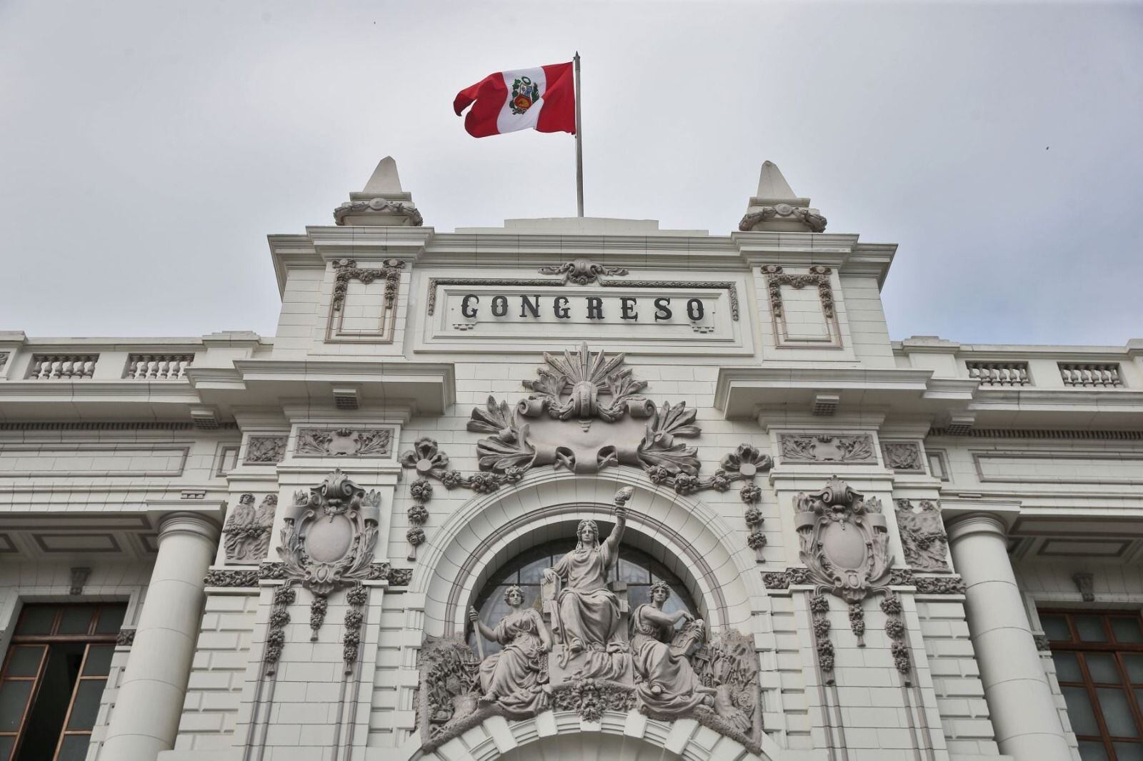 Congreso planea construir nuevo centro médico, que costaría 2 millones de soles. (@gec)