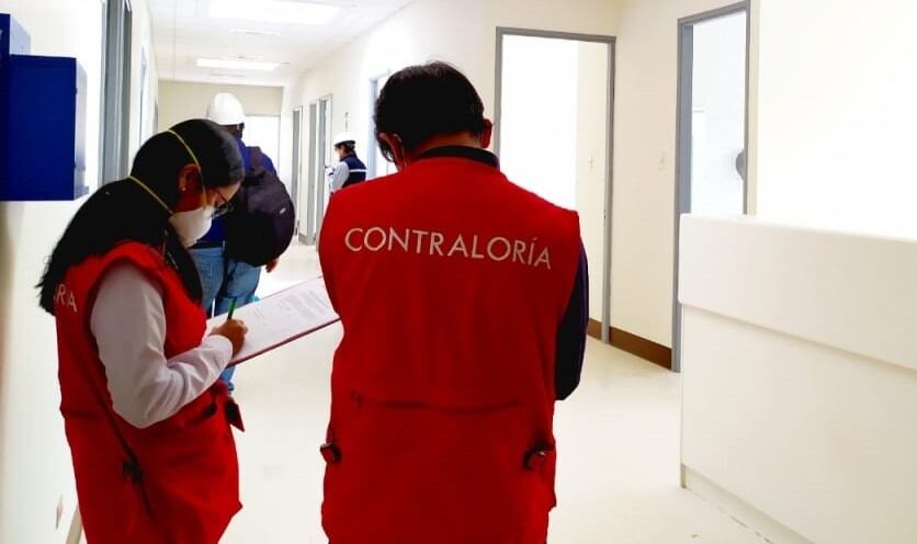 La Contraloría de la República detectó que dos exfuncionarios de Recursos Humanos elaboraron, suscribieron y tramitaron planillas de bonificaciones por Fiestas Patrias y Navidad a exalcalde y funcionarios, a pesar que estaba prohibido. Esto generó un perjuicio económico de más de 22 000 soles