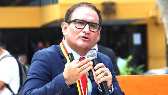 El burgomaestre de Piura exige al Ministerio Público que acelere la investigación de la mala obra del centro de Piura.