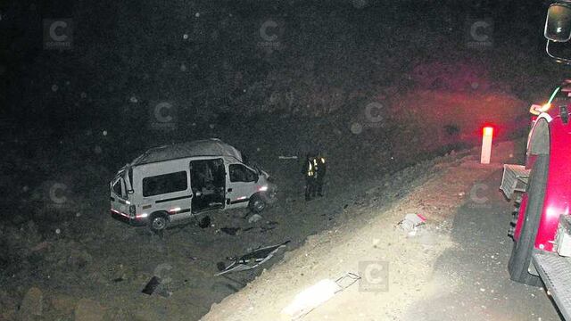 ILO: Minivan procedente de Arequipa cae a pendiente y mata a pasajero