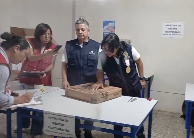 ODPE Morropón verifica actas.