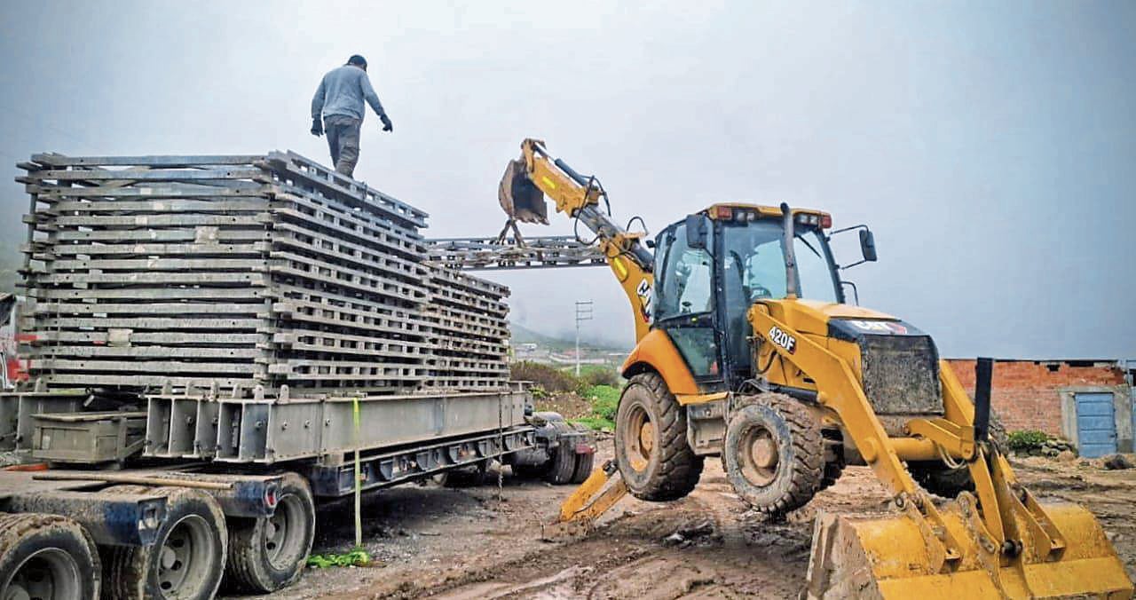 En febrero se trasladaron puentes modulares en la provincia de Castilla. Foto: Gobierno Regional de Arequipa.