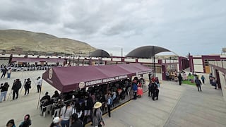 Gobernador de Arequipa, Rohel Sánchez, entre ceremonias y demoras de obras