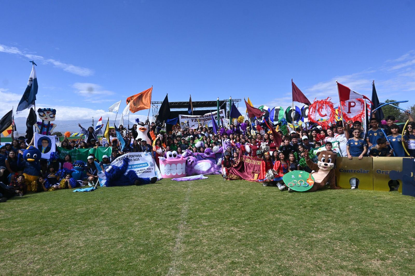 Color y alegría en inauguración de los Juegos Cachimbo de la UCSM 2025. Foto: difusión.