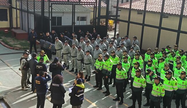 Puno: Requisan objetos prohibidos y manuscritos con números telefónicos durante un operativo en penal de Juliaca
