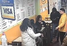Delincuente armado asalta sandwichería en Salamanca y exige claves de celulares y billeteras digitales