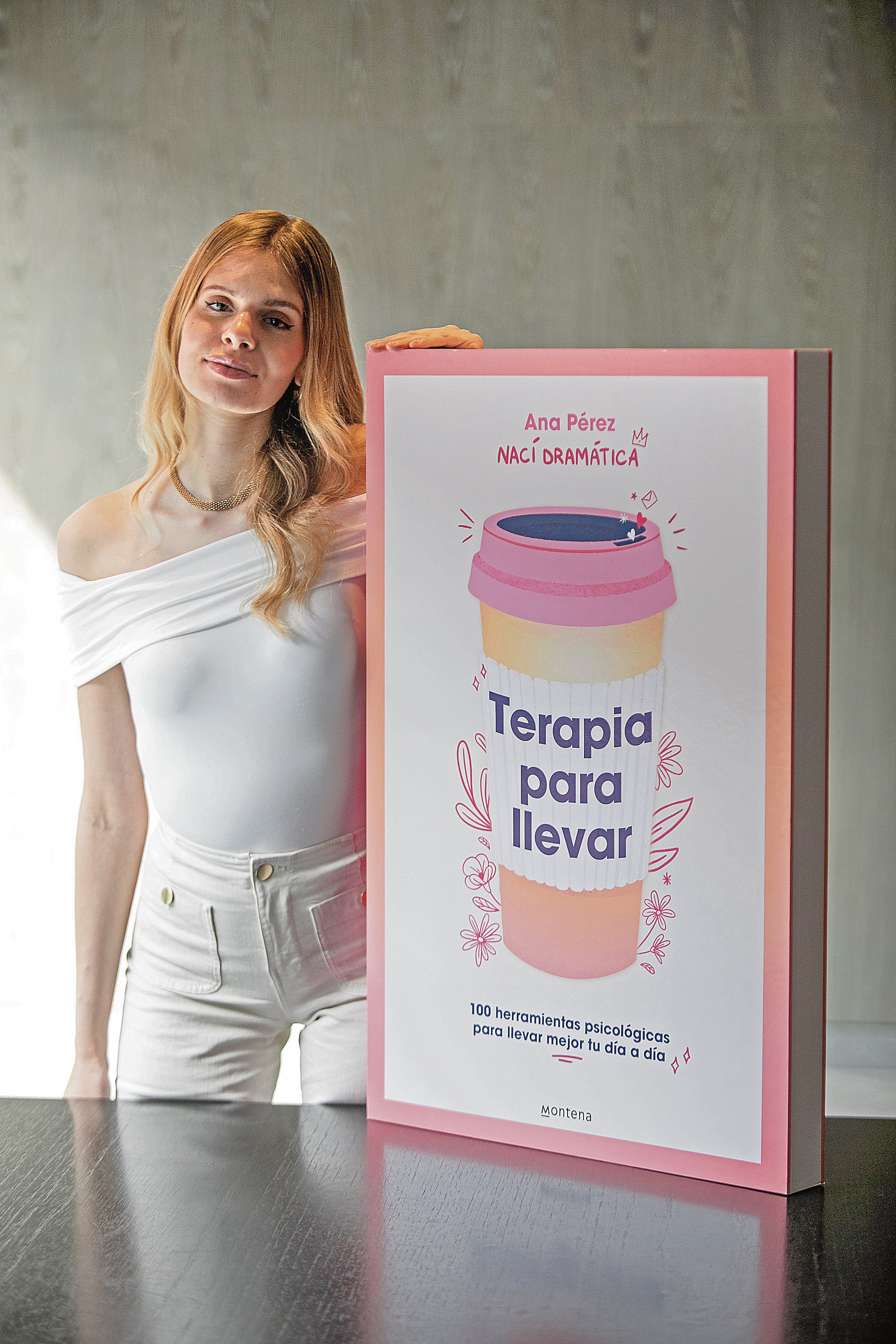 Con una presentación divertida, en el texto, también ilustrado por la joven autora, se presentan cien herramientas psicológicas para llevar mejor el día a día. / Foto: Julio Reaño