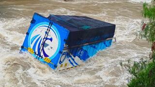 Reportan dos desaparecidos tras caída de un camión a río en Apurímac