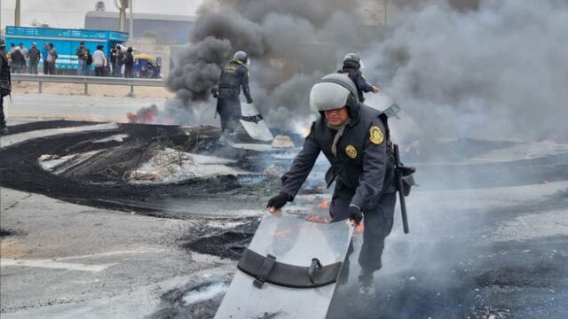 Lurín: Panamericana Sur fue bloqueada con llantas quemadas por vecinos tras desalojo 