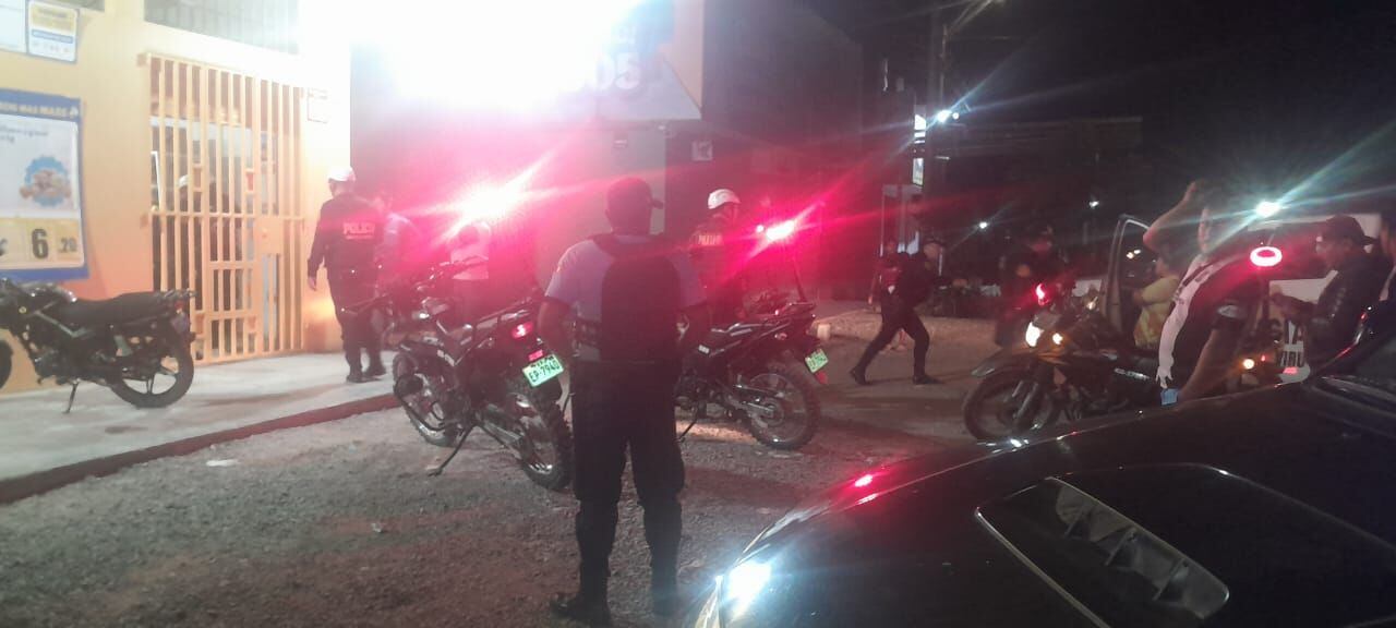 Maleantes ingresaron fingiendo ser clientes y una vez dentro del local apuntaron con sus armas de fuego a los administradores.