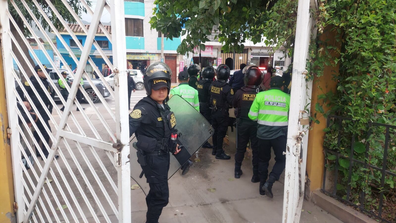 Pequeña habría perdido la vida en un confuso incidente en el patio de juegos.