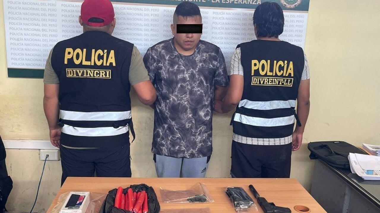 De acuerdo a la PNP, alias “Bocón” fue capturado en el distrito de Florencia de Mora. Además, le incautaron cartuchos de dinamita, balas y carta extorsiva.
