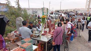 Tacna: Unos 300 agricultores desalojados instalan un mercado en la vía pública