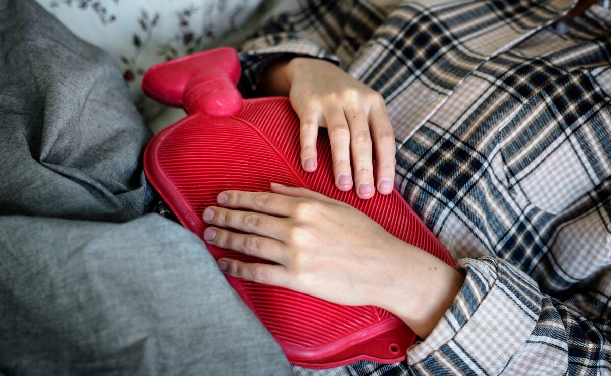 La menarquia, el primer ciclo menstrual, suele ocurrir entre los 9 y 15 años, siendo más común alrededor de los 12. (Foto: Freepik)