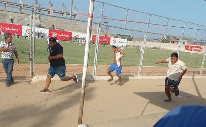 Por trifulca desatada en las tribunas por los hinchas de ambos equipos. Foto: Hernán Saavedra