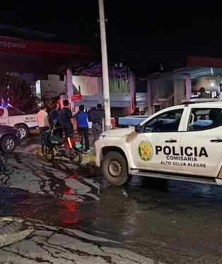 Incendio en grifo de Arequipa desata terror al quemarse dos vehículos (Foto:GEC)