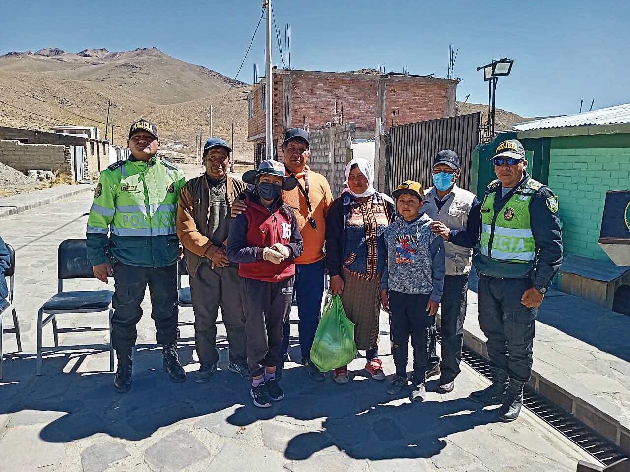 Policías siempre están prestos para ayudar (Foto:GEC)