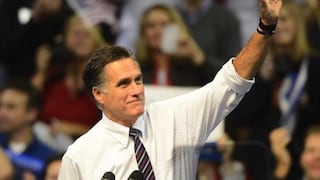 Romney emite su voto en Belmont, a las afueras de Boston