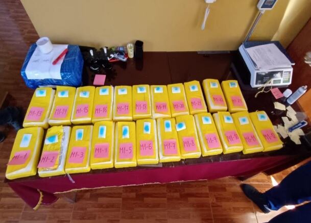 Policía incautó mercadería ilegal que era llevada en costales