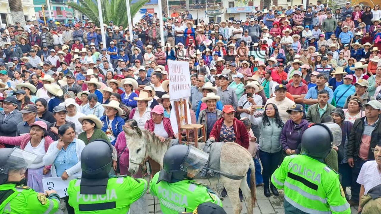 Por querer concesionar servicio de agua potable.
