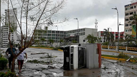 El presidente Andrés Manuel López Obrador reconoció que el impacto de Otis, el más poderoso huracán que ha golpeado a Acapulco, fue sorpresivo. (Foto de FRANCISCO ROBLES/AFP).