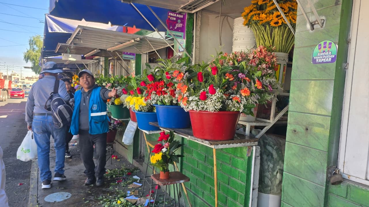 Ramos y arreglos florales por el Día del Padre en Arequipa. (Foto: Yunsu Pariapaza/@photo.gec)